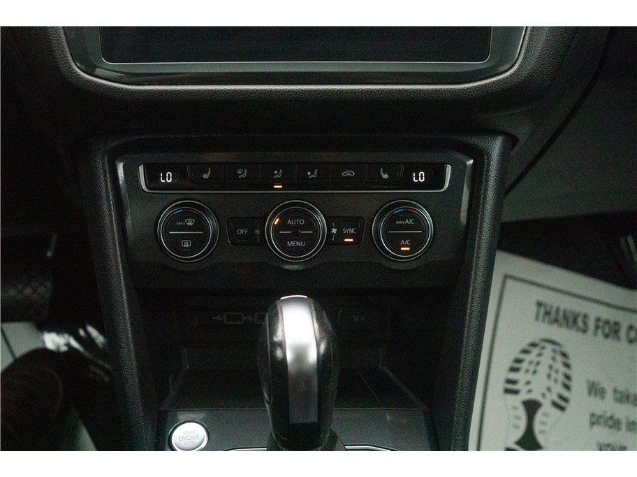 Used 2020 Volkswagen Tiguan SE w/ Panoramic Sunroof Package FWD image 17