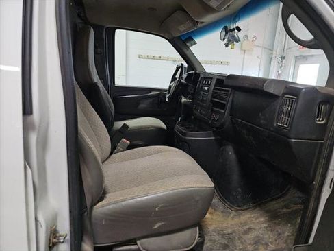 Used 2015 Chevrolet Express 3500 image 17