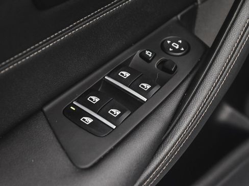 Used 2023 BMW 530e xDrive w/ Premium Package image 9