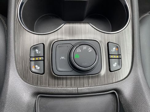 Used 2023 GMC Acadia SLT image 23