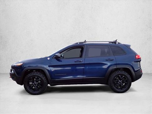 Used 2018 Jeep Cherokee Trailhawk w/ Trailer Tow Group AWD/4WD image 2