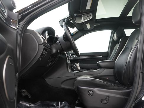 Used 2018 Jeep Grand Cherokee Overland image 23