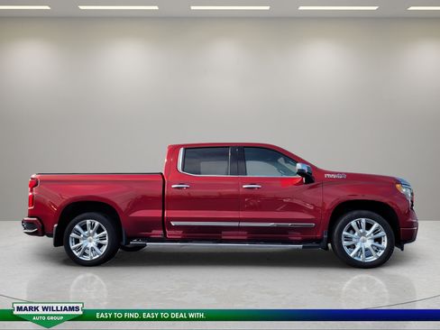 Used 2022 Chevrolet Silverado 1500 High Country w/ High Country Premium Package AWD/4WD image 2