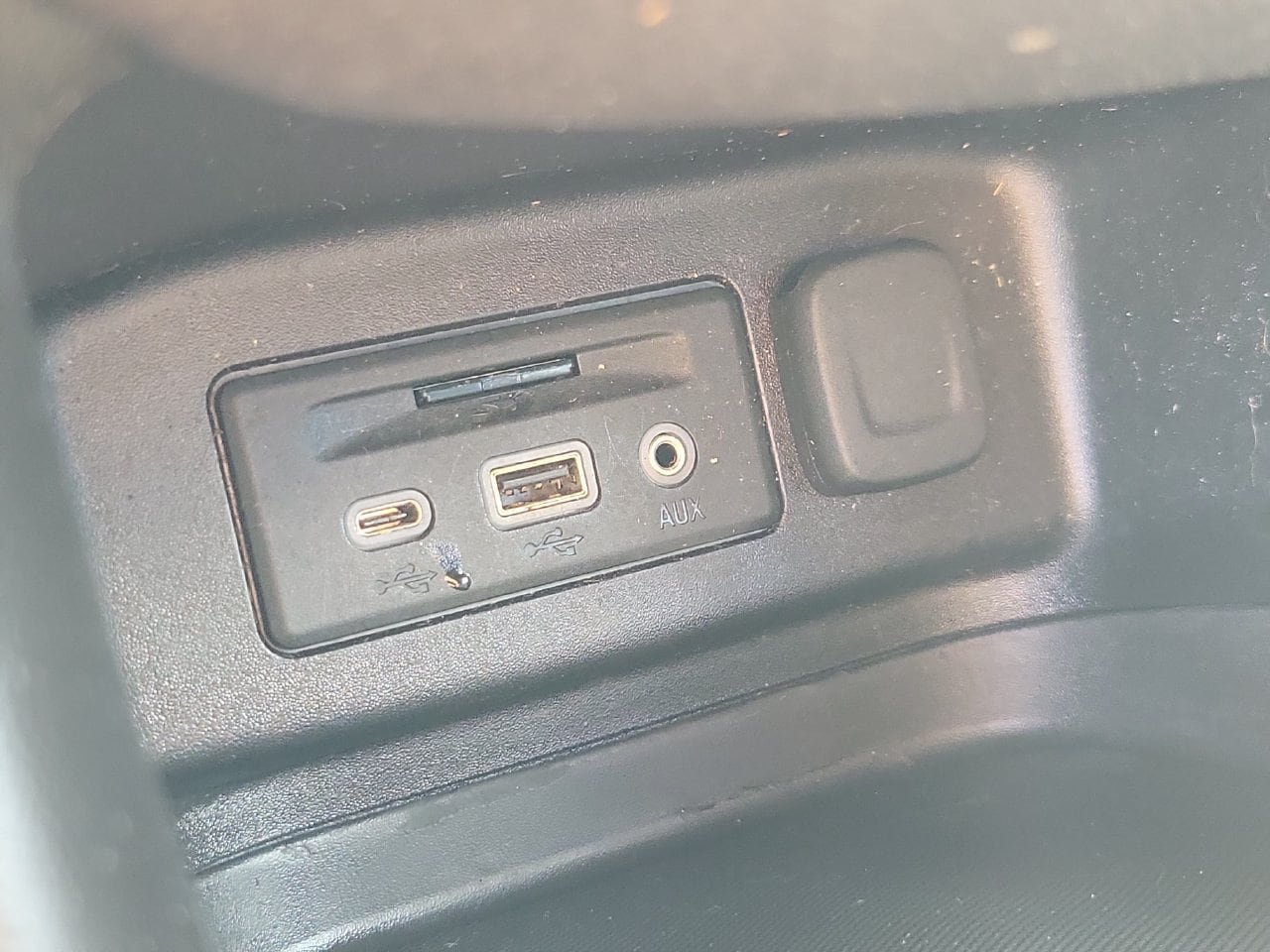 Certified 2022 Chevrolet Equinox RS w/ Infotainment Package FWD image 29