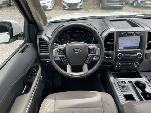 Used 2021 Ford Expedition XLT RWD image 2