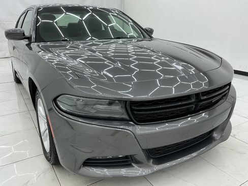 Used 2020 Dodge Charger SXT w/ Leather Interior Group RWD image 3