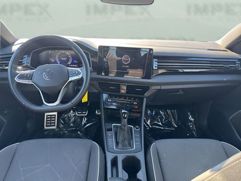 Used 2025 Volkswagen Jetta Sport image 11