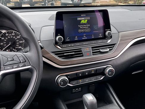 Used 2025 Nissan Altima 2.5 SV image 6