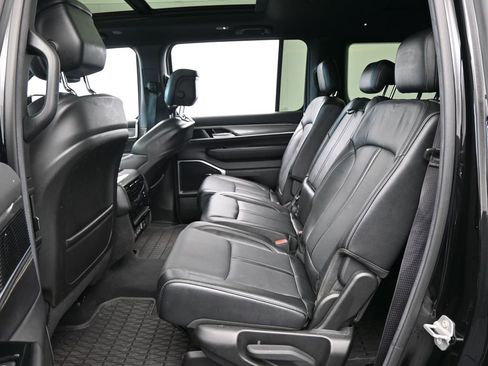 Used 2022 Jeep Wagoneer Series II image 35