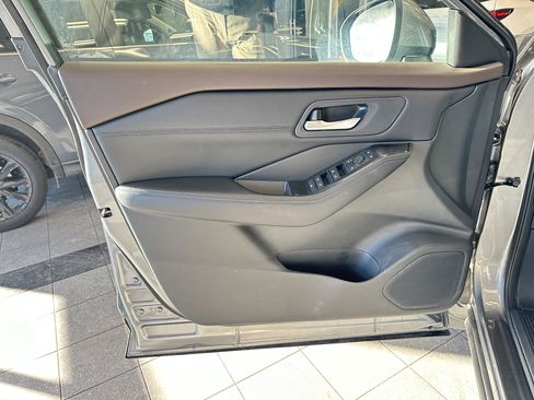 Used 2023 Nissan Rogue SV w/ SV Premium Package image 20