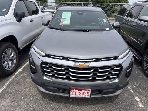 Used 2025 Chevrolet Equinox LT AWD/4WD image 2