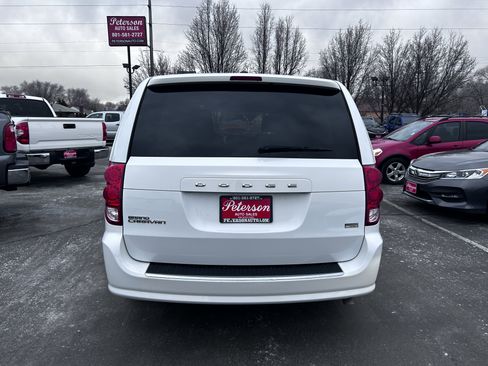 Used 2017 Dodge Grand Caravan SE w/ UConnect Hands-Free Group image 8