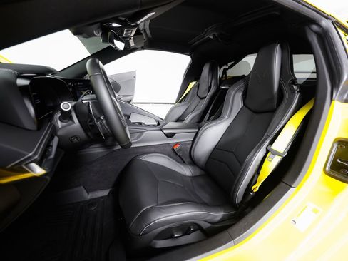 Used 2025 Chevrolet Corvette Stingray Coupe image 24