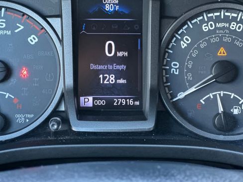 Used 2019 Toyota Tacoma TRD Off-Road w/ Technology Package image 28