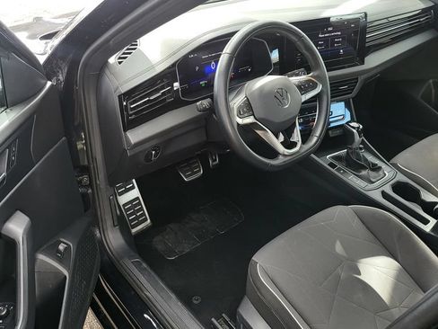 Used 2025 Volkswagen Jetta Sport FWD image 3
