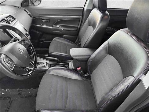 Used 2024 Mitsubishi Outlander SE image 10