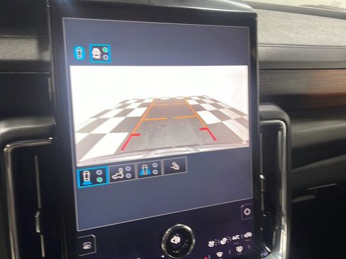 Used 2025 GMC Yukon Denali AWD/4WD image 10