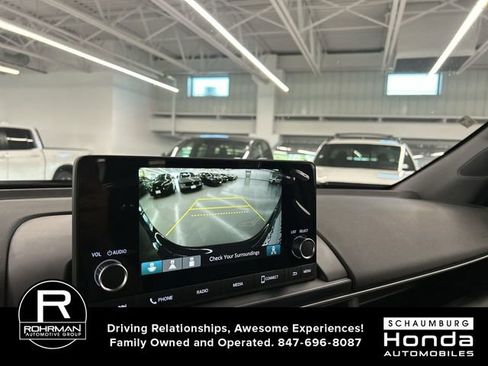 Used 2025 Honda Pilot Sport image 6