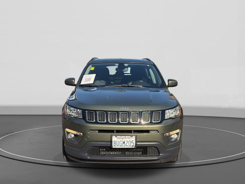 Used 2021 Jeep Compass Latitude w/ Sun and Sound Group FWD image 2