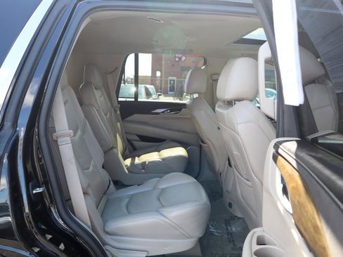 Used 2020 Cadillac Escalade Luxury RWD image 12