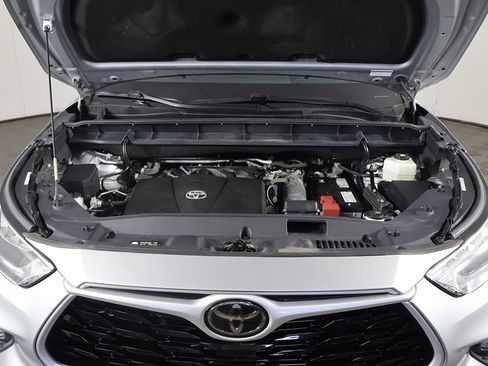 Used 2020 Toyota Highlander XLE image 21