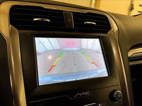 Used 2019 Ford Fusion SE FWD image 20