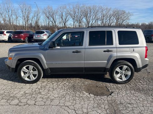 Used 2017 Jeep Patriot Sport w/ Tire & Wheel Group image 6