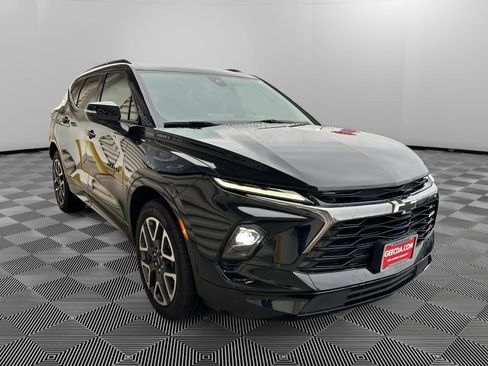 Used 2025 Chevrolet Blazer RS image 3