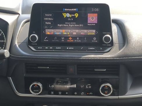 Used 2024 Nissan Rogue SV FWD image 17