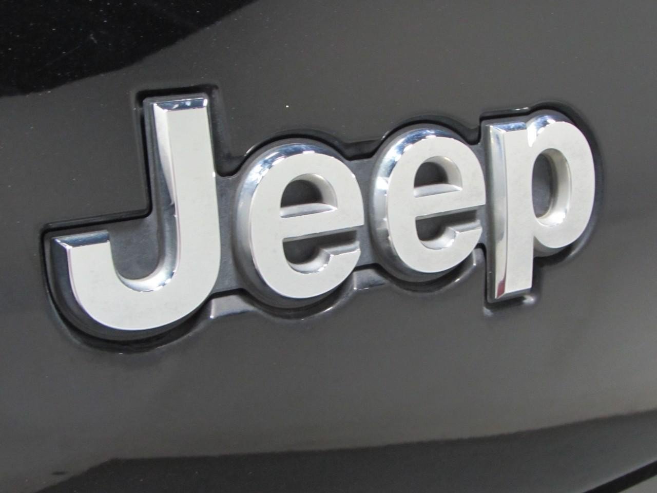Used 2023 Jeep Grand Cherokee L Limited AWD/4WD image 38