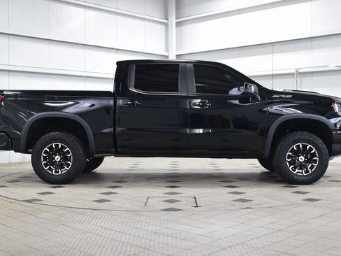 Used 2024 Chevrolet Silverado 1500 ZR2 image 9