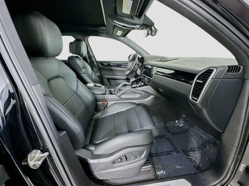 Used 2022 Porsche Cayenne image 30