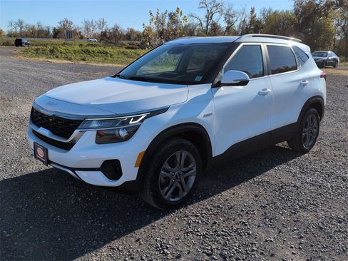 Used 2023 Kia Seltos S w/ Navigation Package image 7