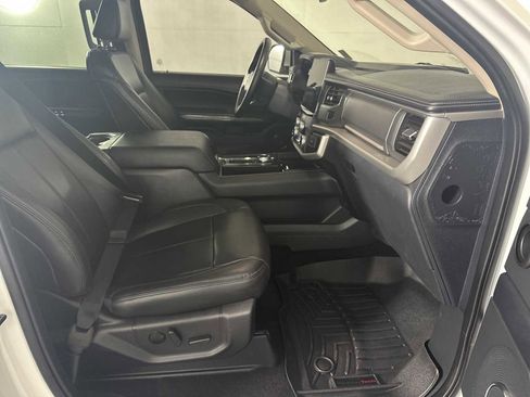 Used 2023 Ford Expedition XLT image 13