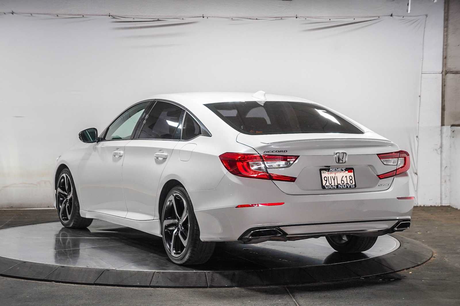 Used 2018 Honda Accord Sport image 2