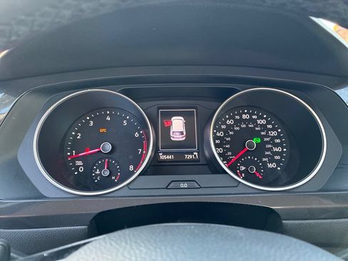 Used 2018 Volkswagen Tiguan SE AWD/4WD image 12