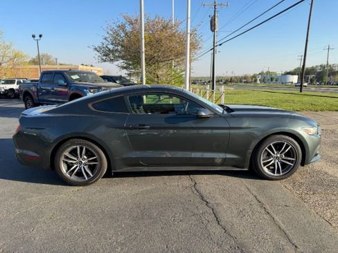 Used 2016 Ford Mustang Coupe image 8