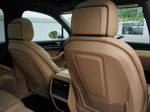 Used 2020 Porsche Cayenne AWD/4WD image 61