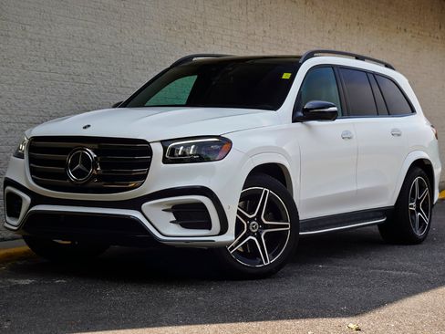 Used 2024 Mercedes-Benz GLS 450 4MATIC w/ AMG Line Exterior image 2
