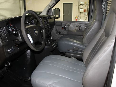 Used 2009 Chevrolet Express 1500 RWD image 19
