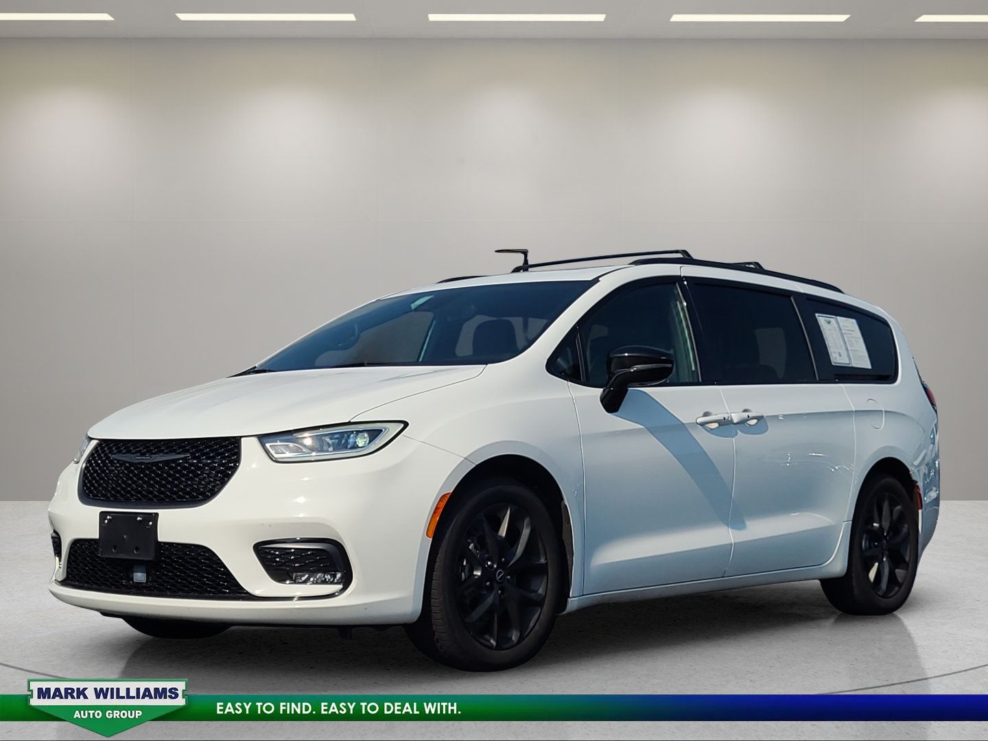 Used 2025 Chrysler Pacifica Limited FWD image 16