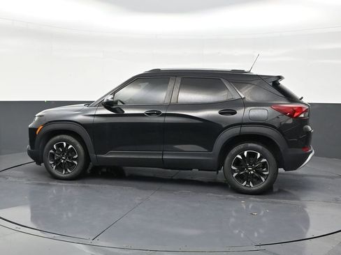 Used 2022 Chevrolet TrailBlazer LT w/ Convenience Package FWD image 2
