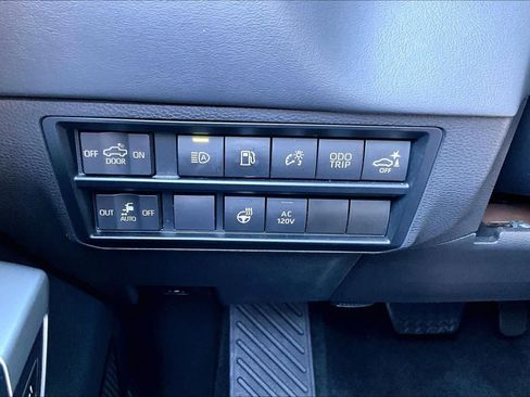 Used 2023 Toyota Tundra Platinum AWD/4WD image 34