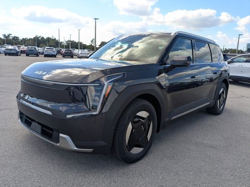 New 2026 Kia EV9 Wind image 9