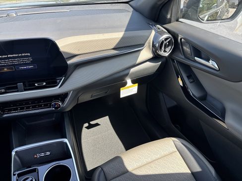 New 2026 Chevrolet Equinox LT w/ Convenience Package II FWD image 17