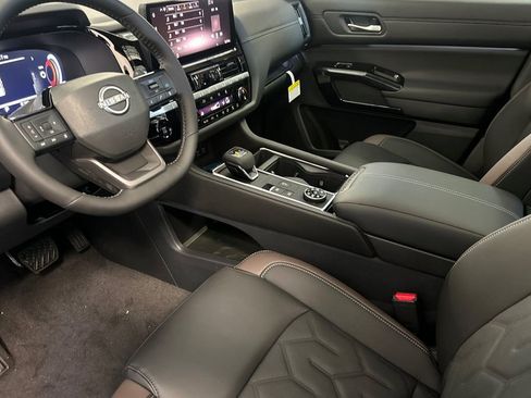 New 2026 Nissan Pathfinder Platinum AWD/4WD image 10