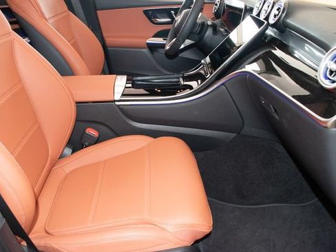 Used 2025 Mercedes-Benz GLC 300 4MATIC image 8