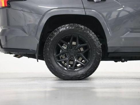 Used 2025 Toyota Sequoia Capstone AWD/4WD image 21