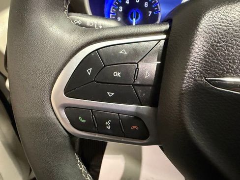 Used 2024 Chrysler Pacifica Touring-L w/ Road Tripper Package image 36