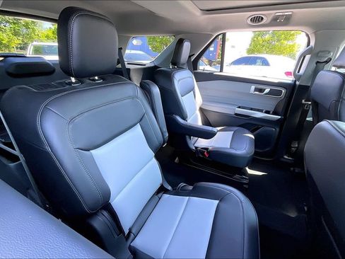 Used 2024 Ford Explorer XLT w/ Equipment Group 202A AWD/4WD image 30